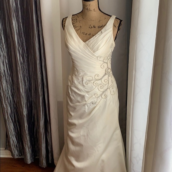 Wedding Bridal Dress Ivory color w/ Garment Bag - Picture 6 of 16